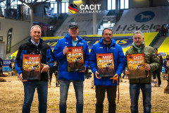 Thomas Müller, Berry Kleinhesselink, Martin Pejša und Wolfgang Thome als Leistungsrichter bei der CACIT Germany 2025 in der Ostbayernhalle