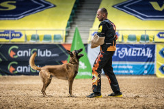 Malinois im Schutzdienst mit Helfer bei der CACIT Germany 2025 in der Ostbayernhalle